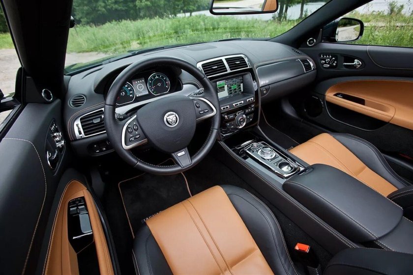 Jaguar XKR 2012 салон