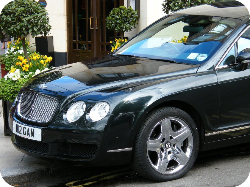 Автомобиль Bentley 8l