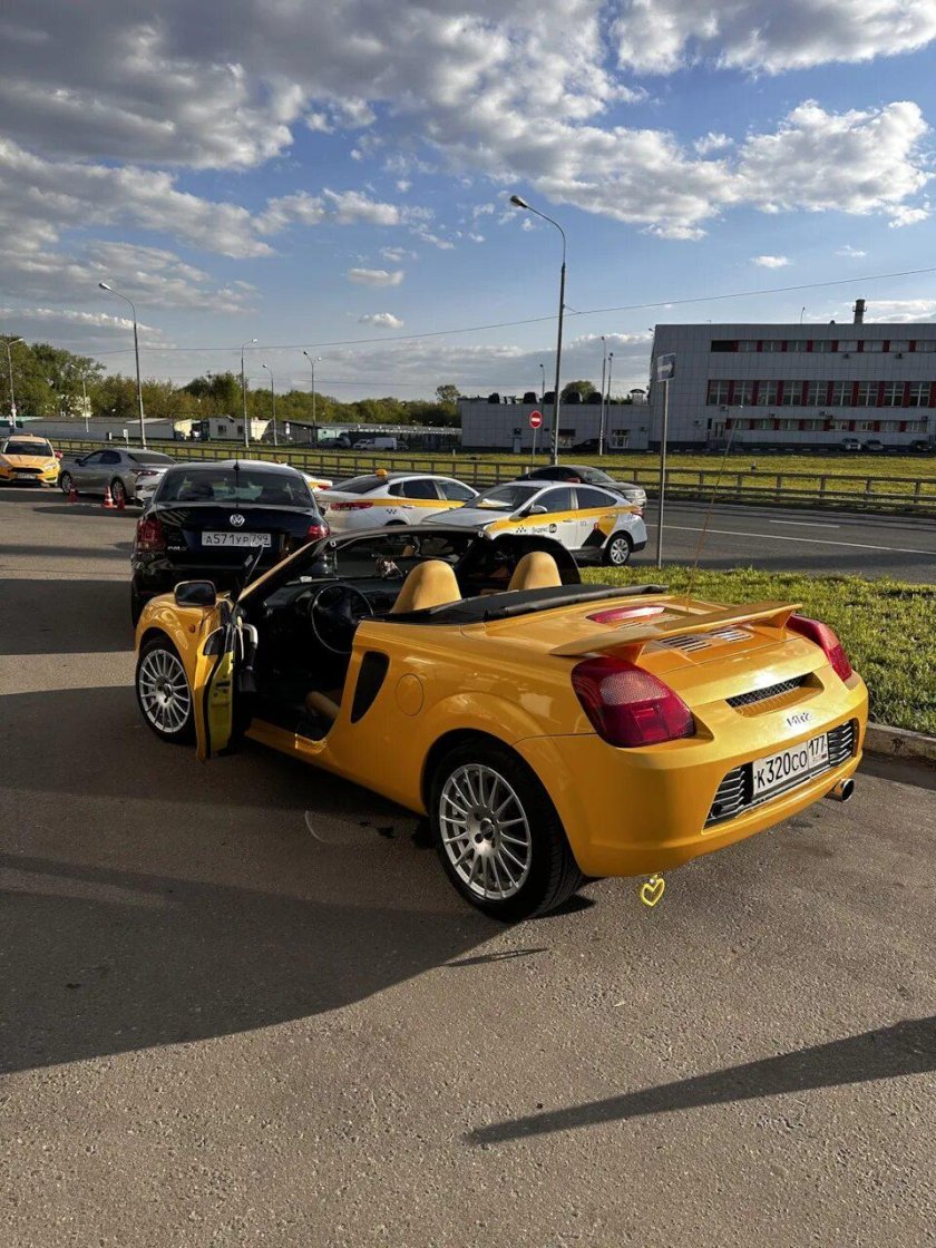 Ниссан 350z желтый