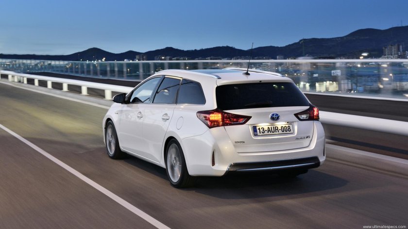 Toyota Auris универсал 2014