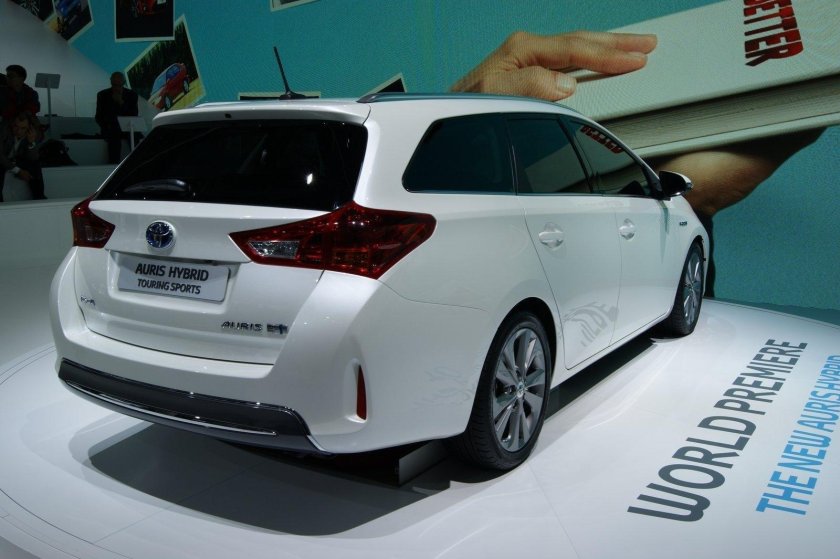 Toyota Auris 2013 универсал