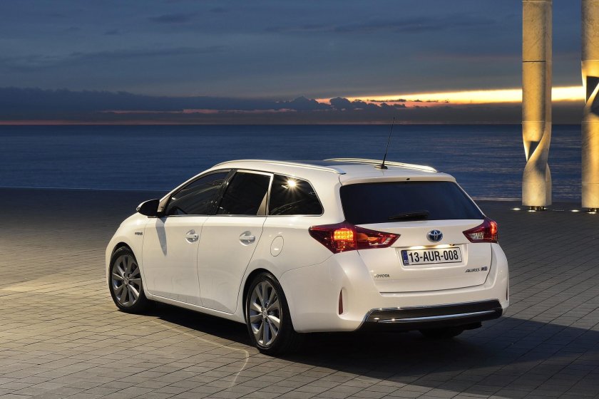 Toyota Auris универсал