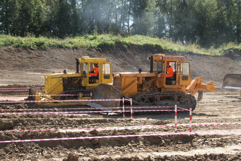 Бульдозер Урал ДСТ 10