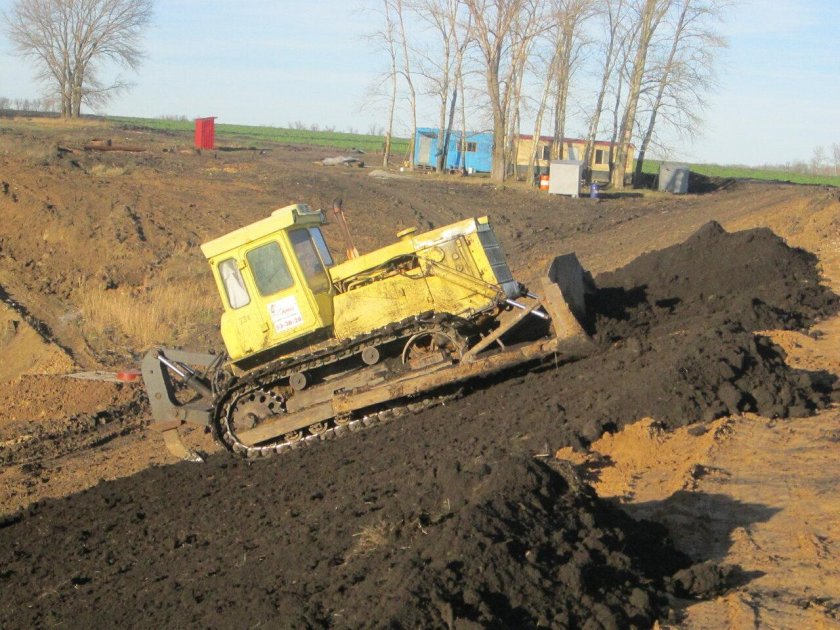 Планировка дороги бульдозером т-170