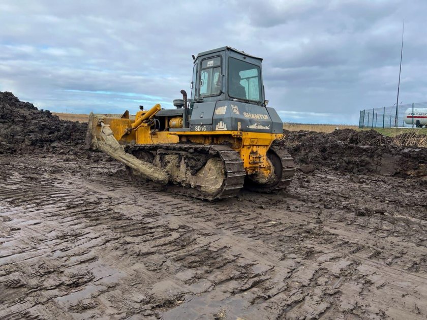 Гусеничный погрузчик Катерпиллер