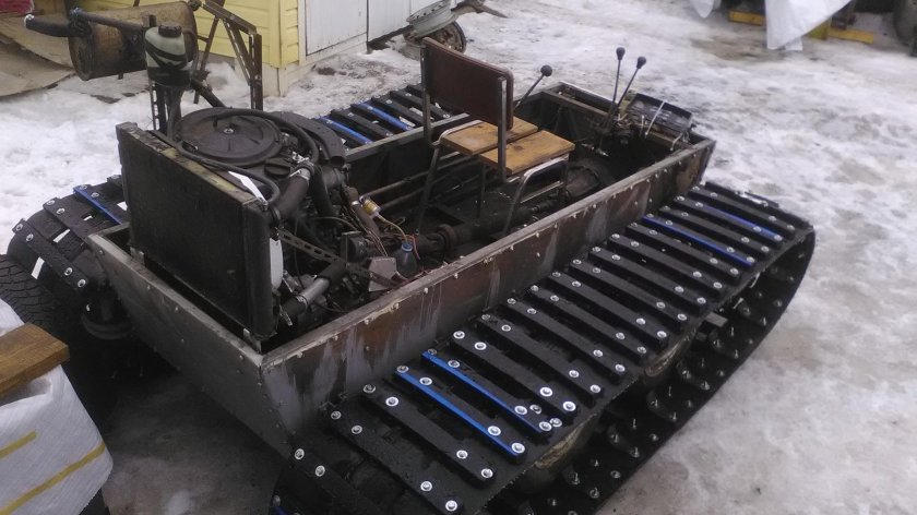 Гусеничный снегоболотоход НГТУ 2401