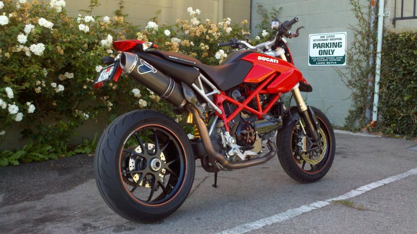 Ducati Hypermotard 1100s