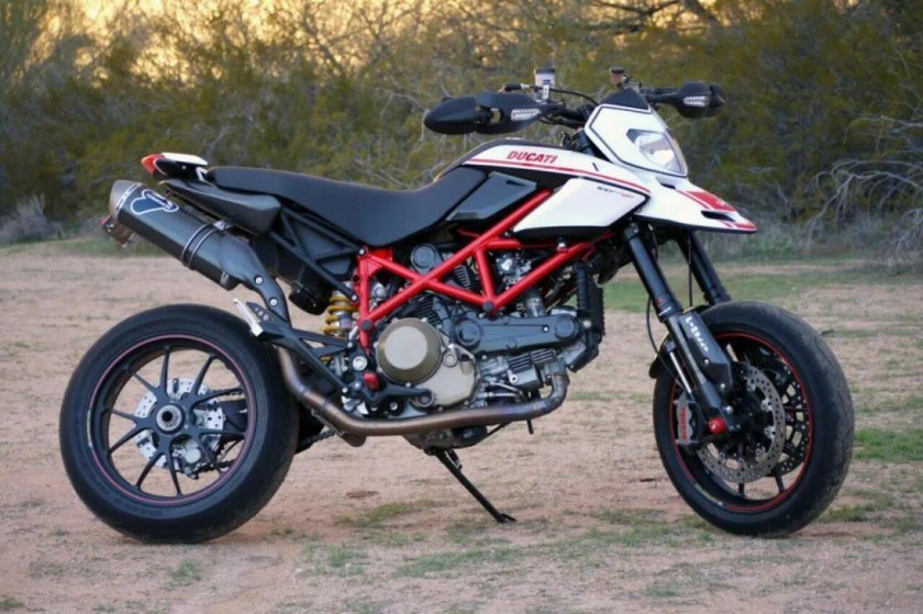 Ducati hypermotard 1100