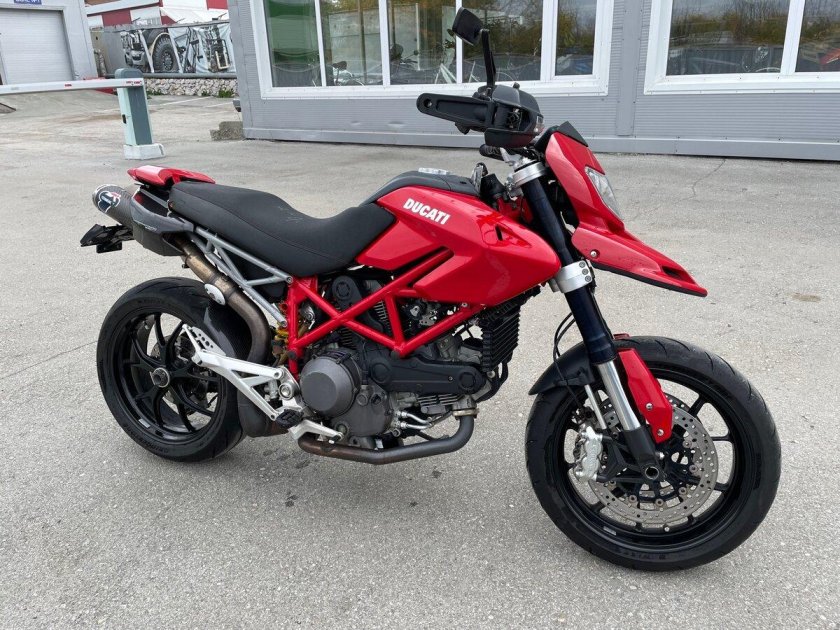 Ducati hypermotard 1100
