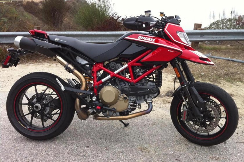 Дукати Hypermotard 1100
