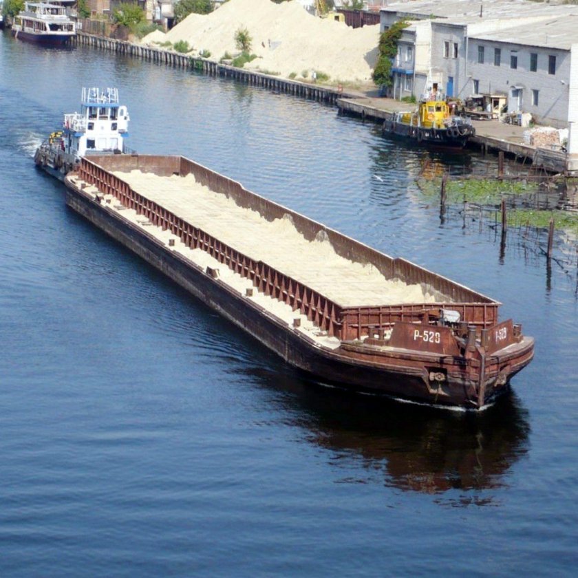 Баржа речная сухогрузная