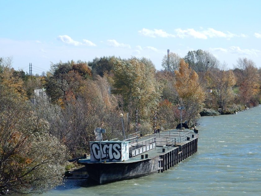 Cabin abandoned Barge