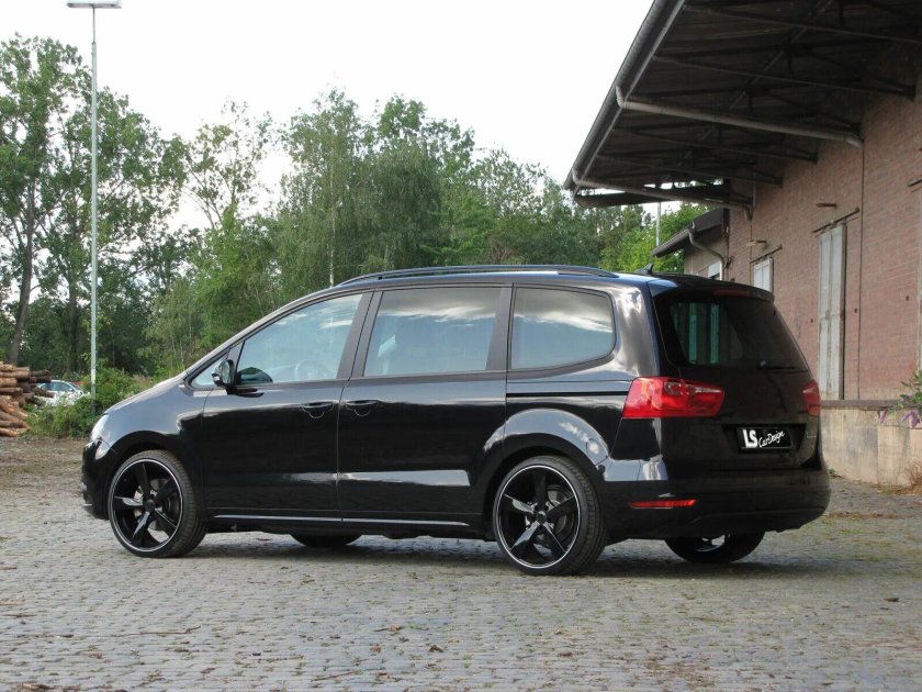 VW Sharan r18