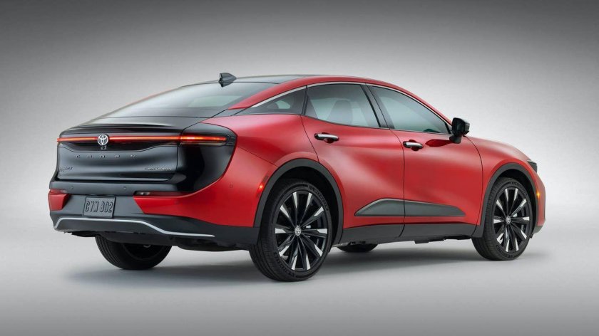 Новая тойота краун 2024