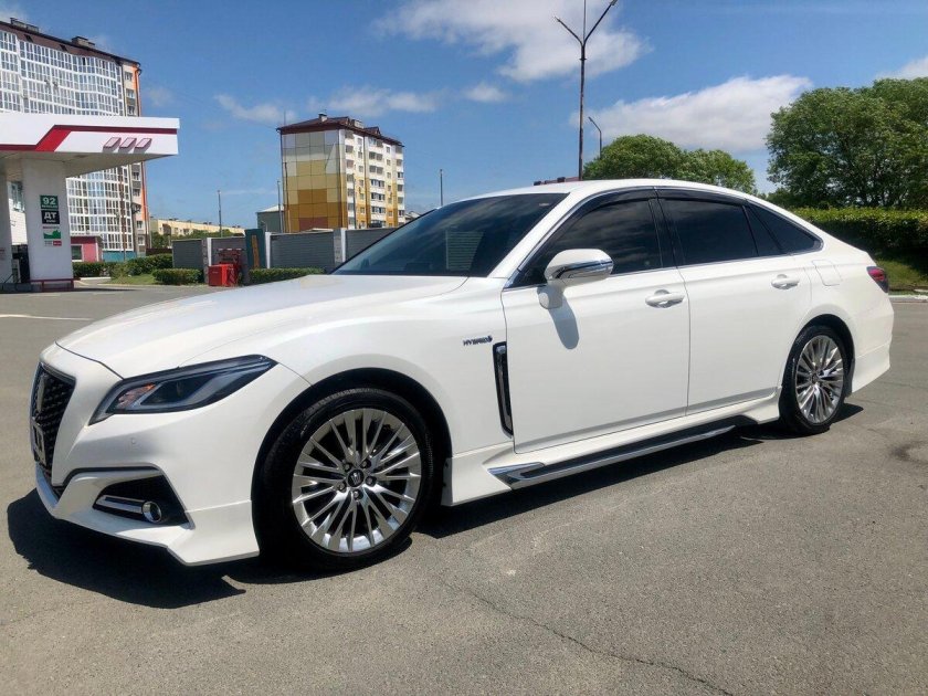 Тойота Кроун 2022