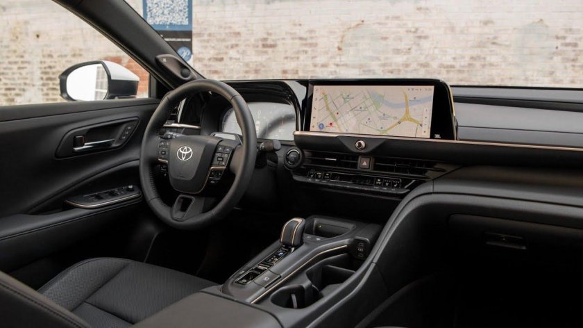 Toyota Crown 2023 салон