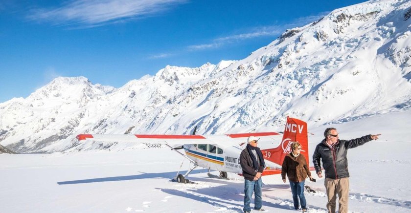 Вертолет в горах