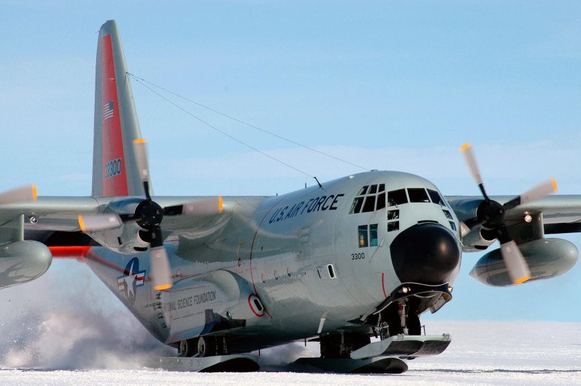 Самолет c-130 Геркулес