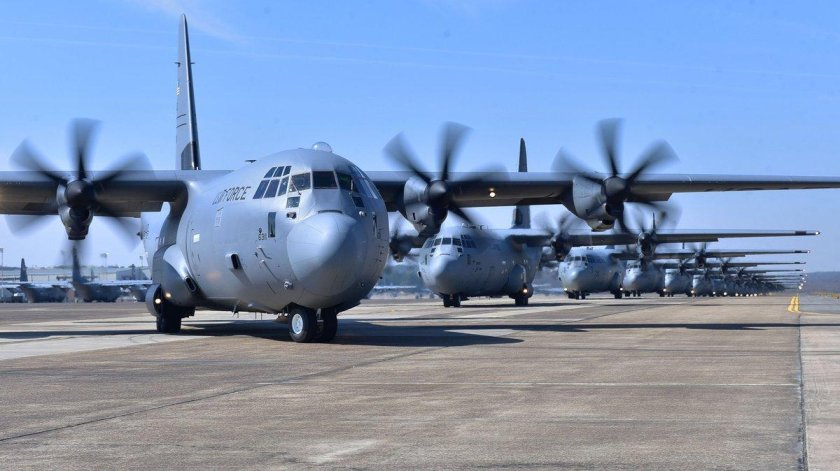 Самолет c-130j Hercules
