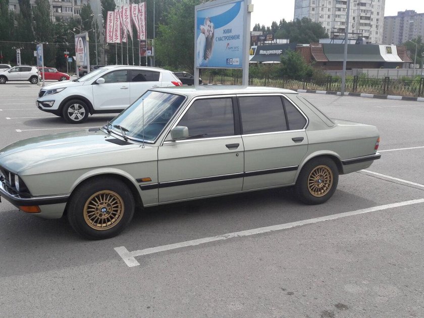 БМВ е28 518