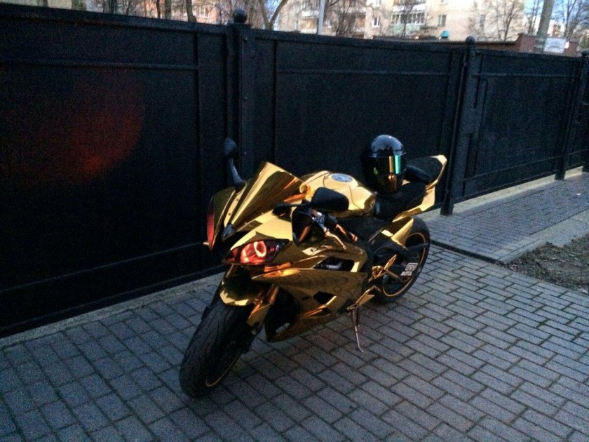 Мотоцикл в пленке хром