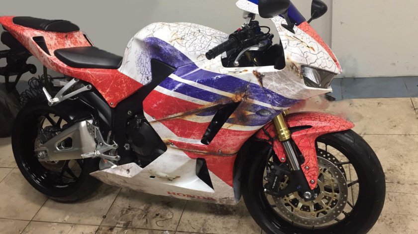 Мотоцикл в виниловой пленке