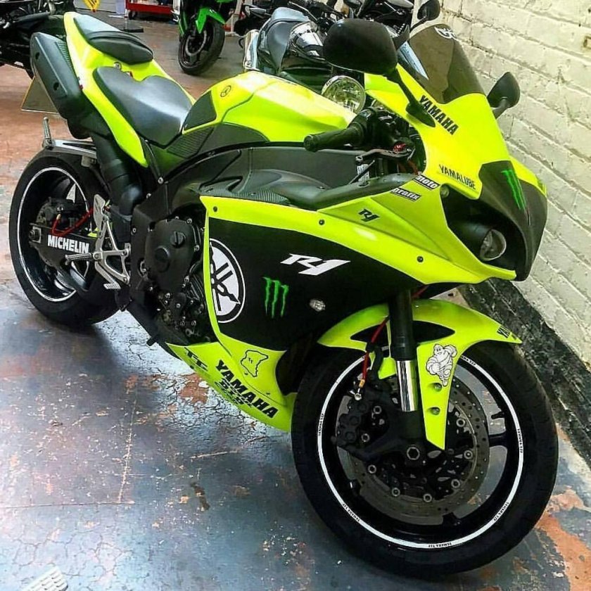 Yamaha r1 rn22