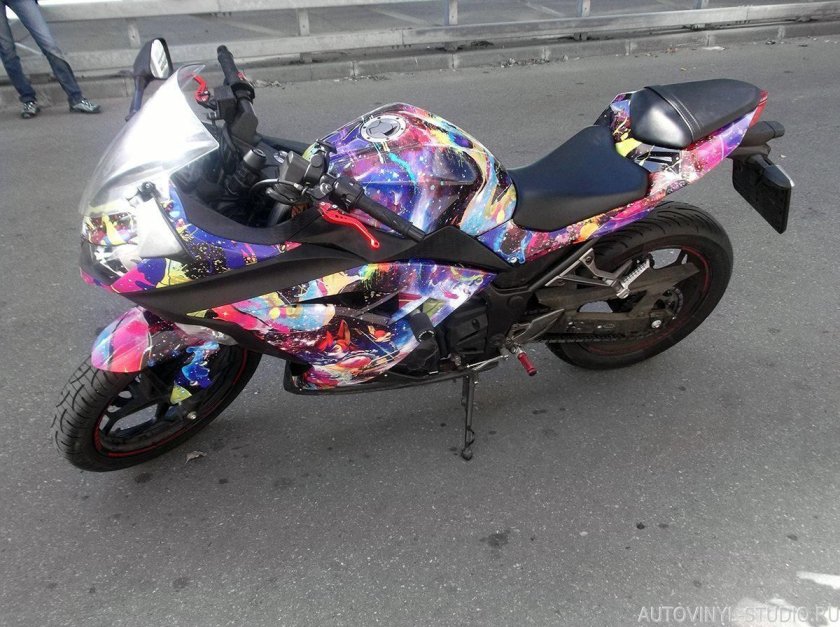Обклеить мотоцикл пленкой