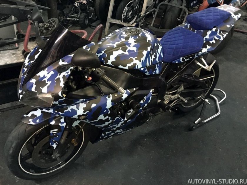 Мотоцикл в виниловой пленке