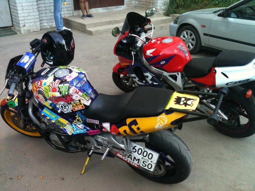 Альфа стикербомбинг мопед