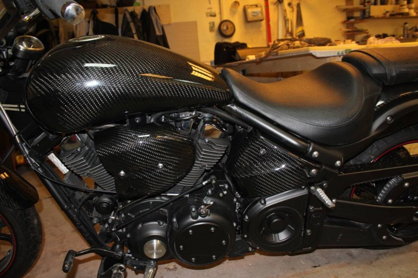 Мотоцикл в карбоне