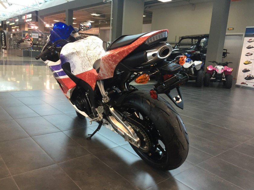 Оклейка мотоцикла пленкой