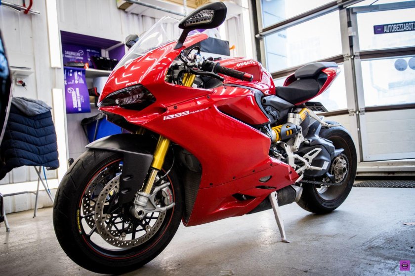 Обклеить мотоцикл