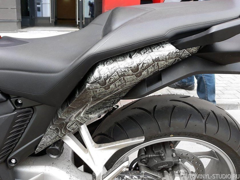 Оклейка мотоцикла пленкой