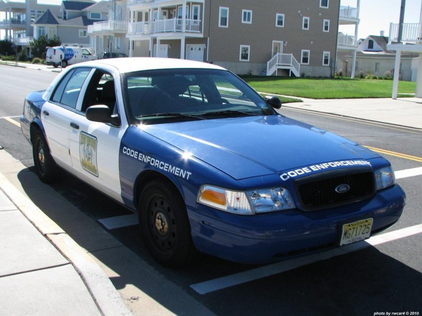 Полицейские машины разных Штатов