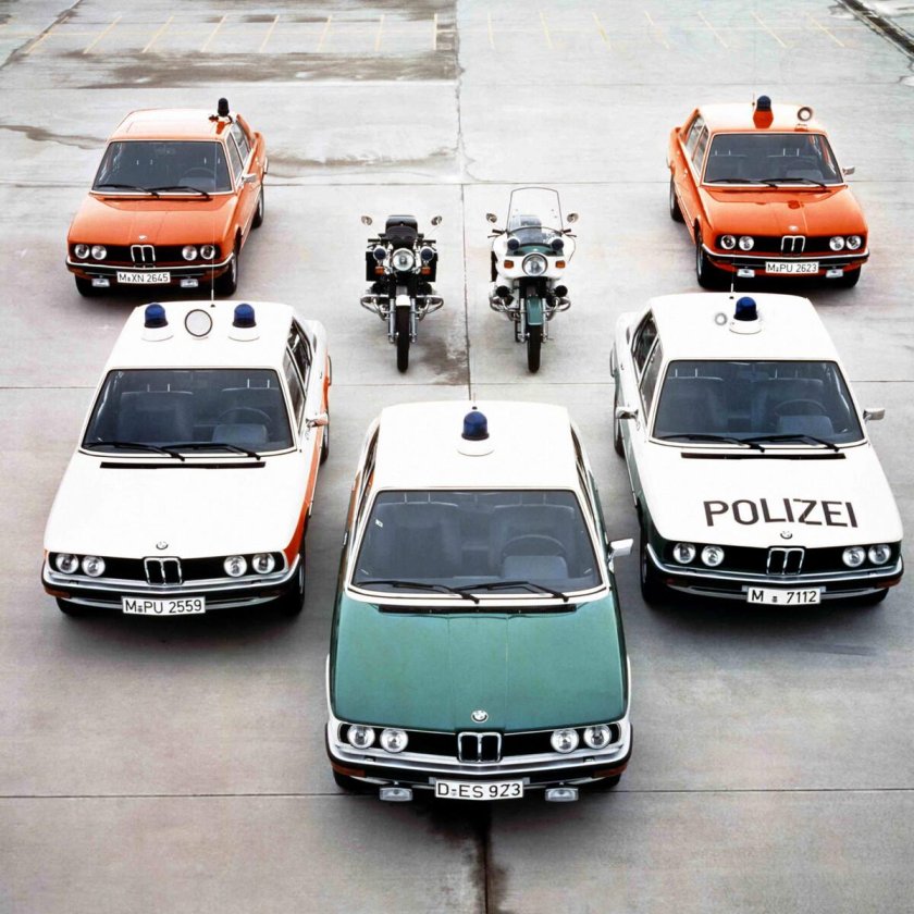 Полицейская БМВ е30