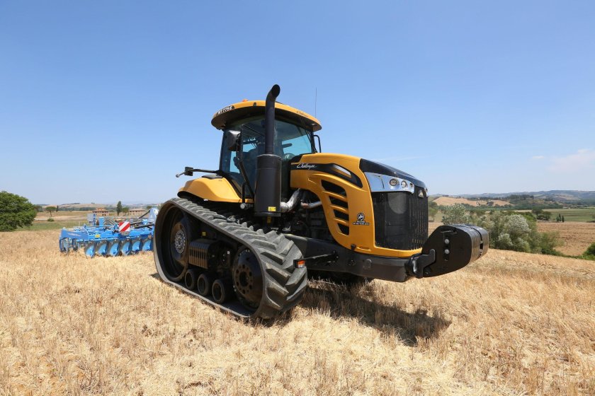 Челленджер трактор гусеничный мт875