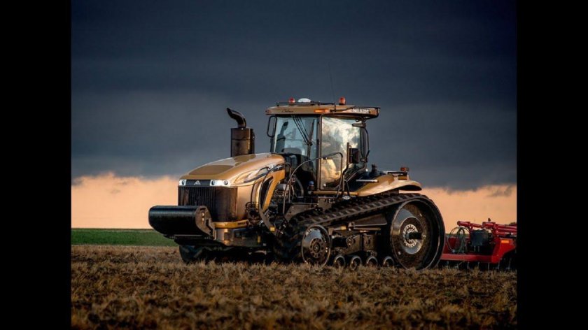 Трактор Challenger mt800