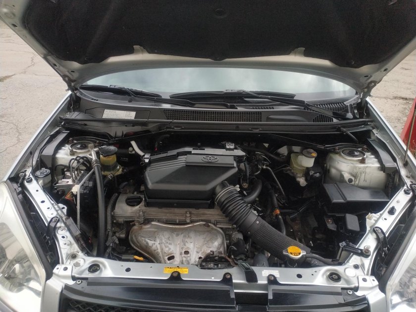 Подкапотка Тойота рав 4