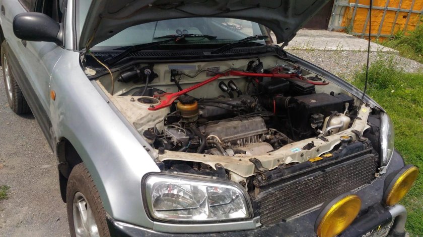 Моторный отсек рав4 1