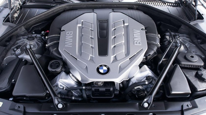 Мотор БМВ в8