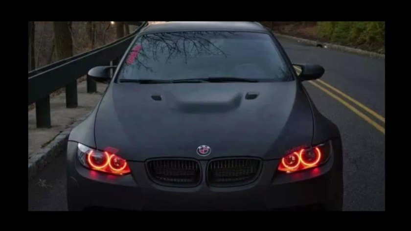 БМВ м5 с красными фарами