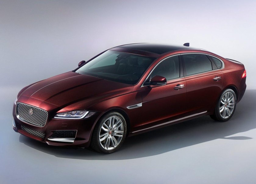 Jaguar XJ 2016 красный