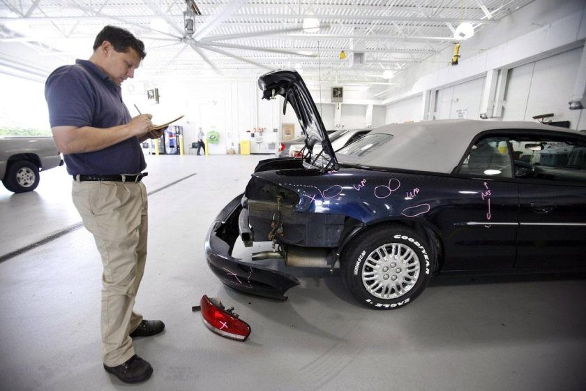 Машина под прессом