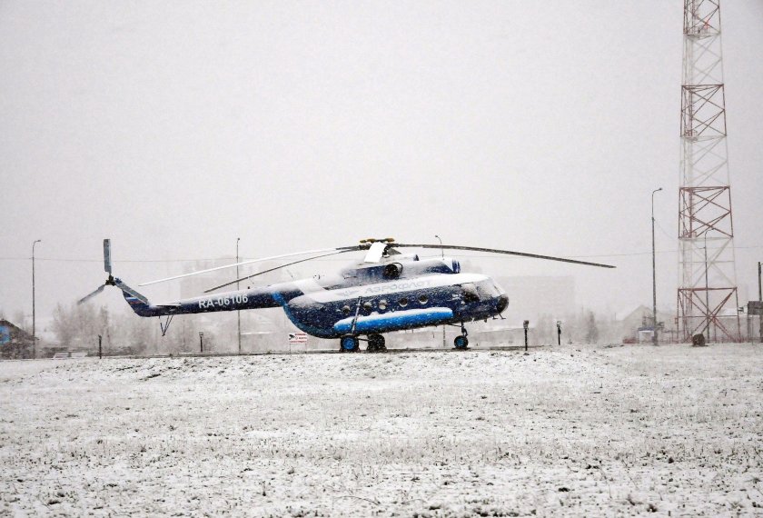 Вертолет Сургут памятник