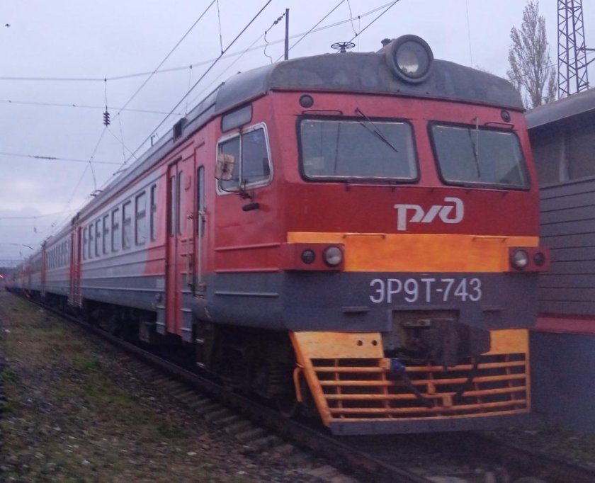 Электропоезд эр 2