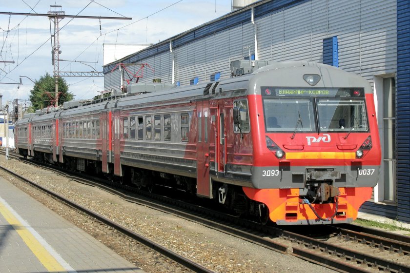 Электропоезд переменного тока эд9э