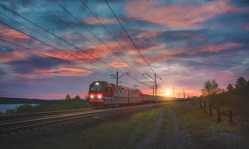Железная дорога на рассвете