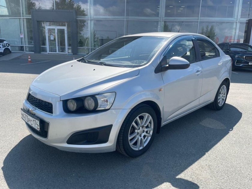 Шевроле авео серебристый