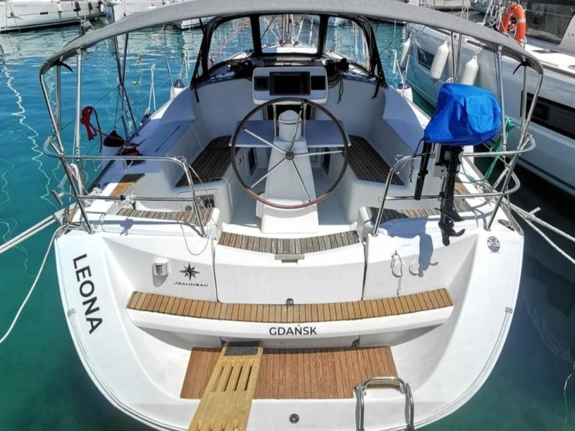 Парусная яхта